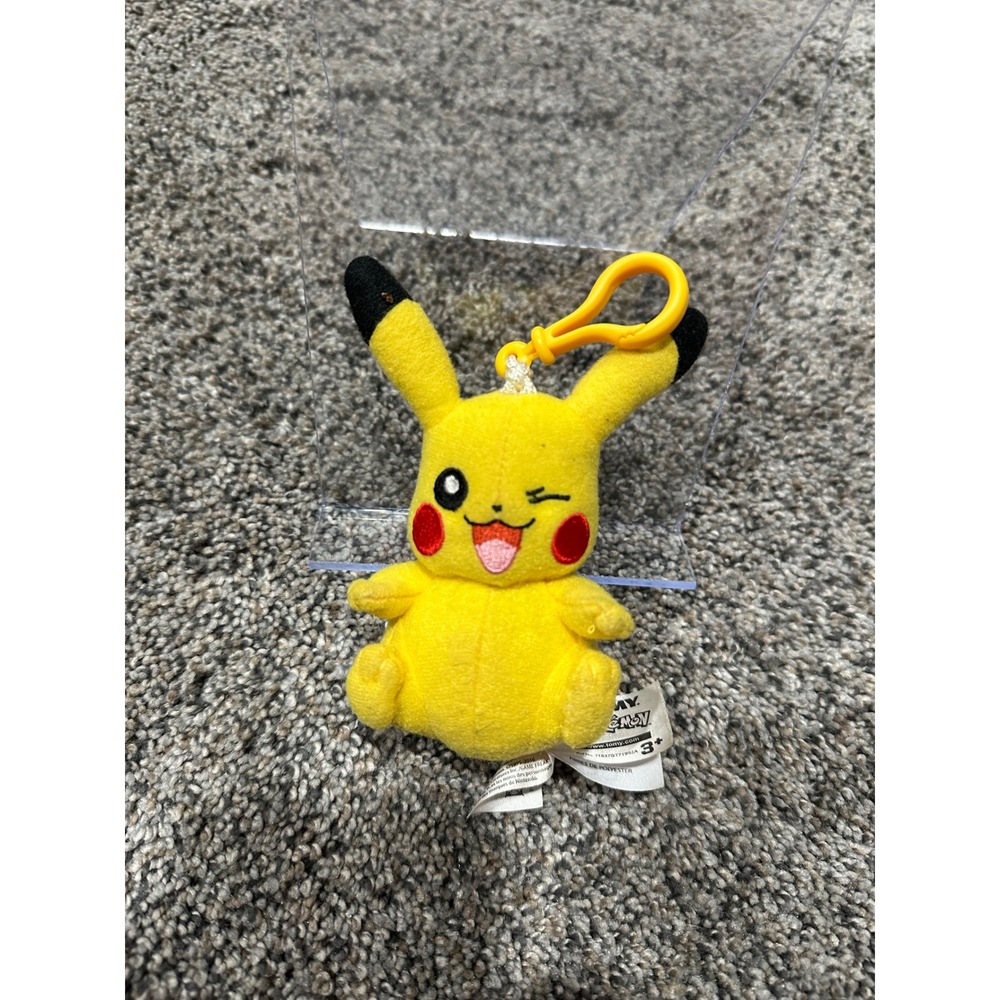 Tomy Pokemon Pikachu Winking Plush Keychain Yellow Plastic Clip T18370